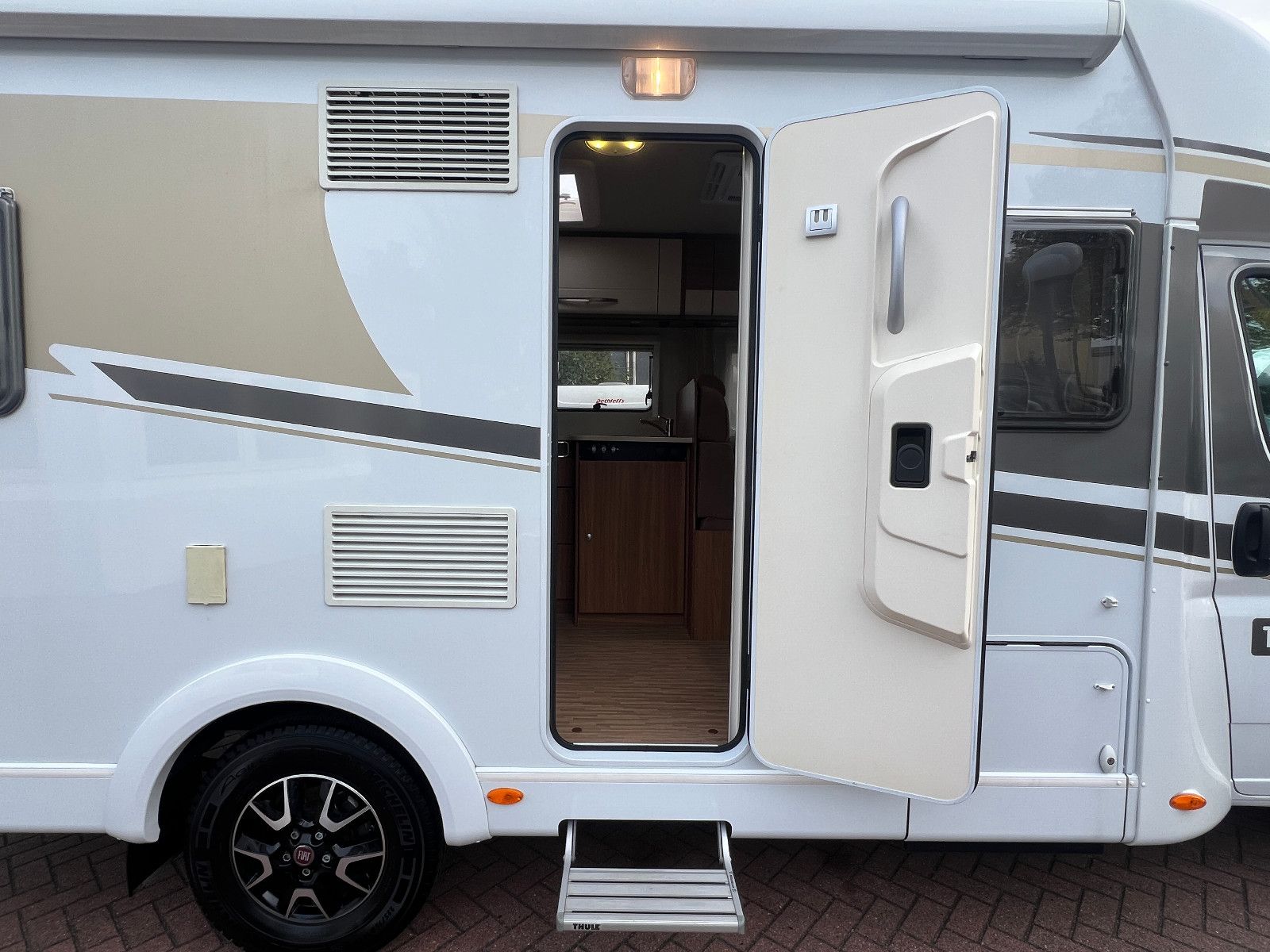 Fahrzeugabbildung Carado T 348 FIAT DUCATO 150 PS *1.HAND*DACHKLIMA*