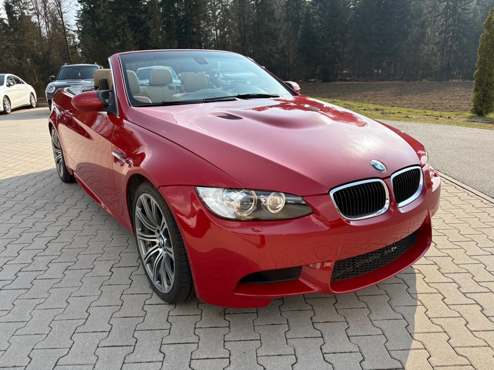 BMW M3 Cabrio E93 DKG V8 Leder Xenon BMW Service