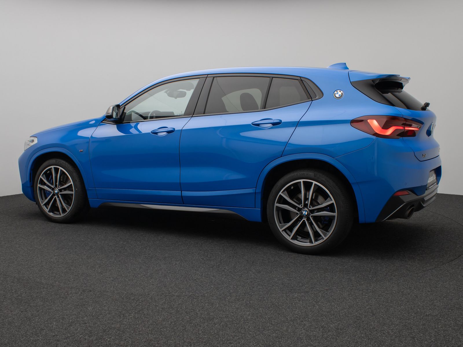 Fahrzeugabbildung BMW X2 M35i Kamera HUD DAB H/K Navi+ Alarm 19Zoll