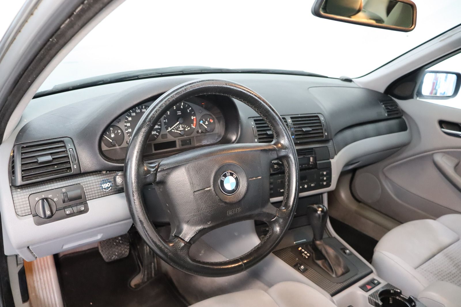Fahrzeugabbildung BMW 320 i * Xenon * PDC * Klimaautom. *