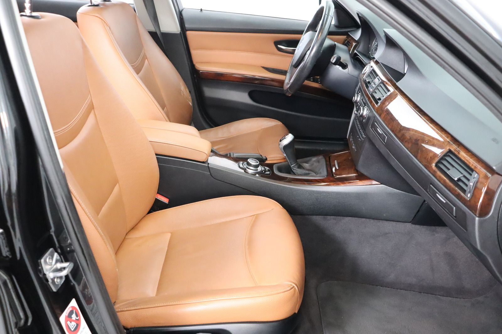 Fahrzeugabbildung BMW 318 i Touring * Xenon * Leder * Pano *