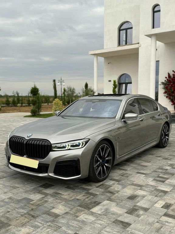 BMW 745