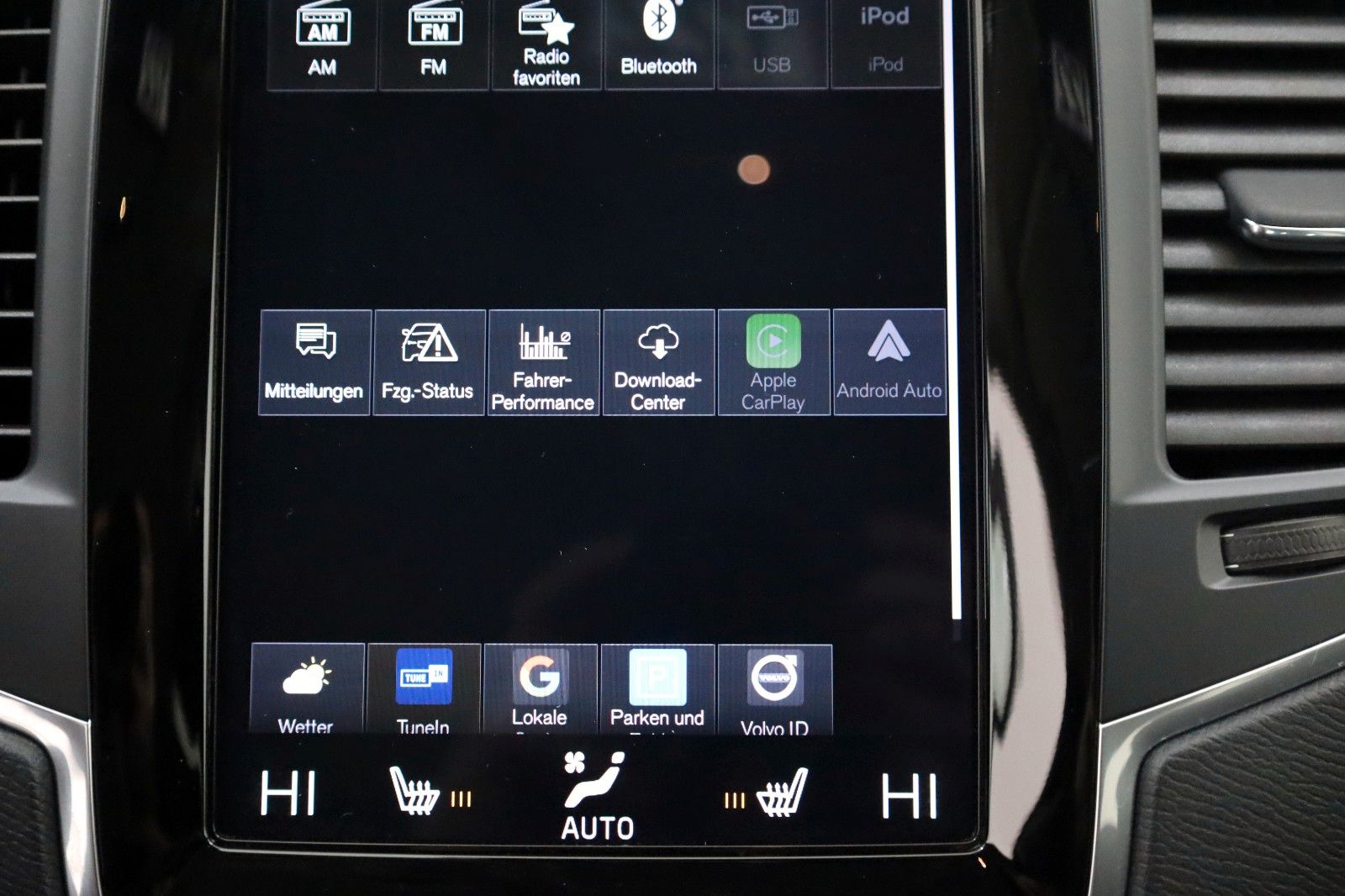 Fahrzeugabbildung Volvo XC90 Momentum AWD, Kamera, Navi, LED