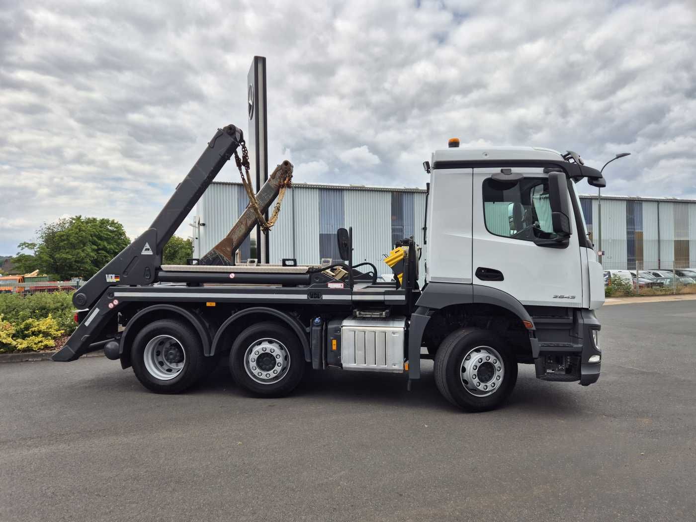 Fahrzeugabbildung Mercedes-Benz Arocs 2643 L 6x2/4 VDL AHK Funk Vorlaufachse