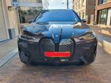 BMW iX xDrive40 - - BMW iX: Von Privat