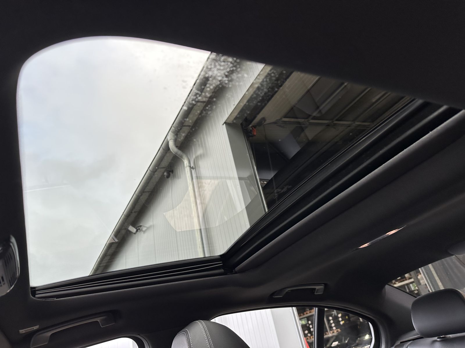 Fahrzeugabbildung BMW 330i Limousine M-Sport NAV+LED+PANO+LIVE-COCKPIT