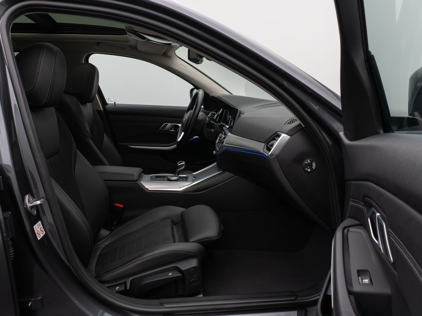 Fahrzeugabbildung BMW 320d SportLine Panorama Kamera DAB Komfort Alarm