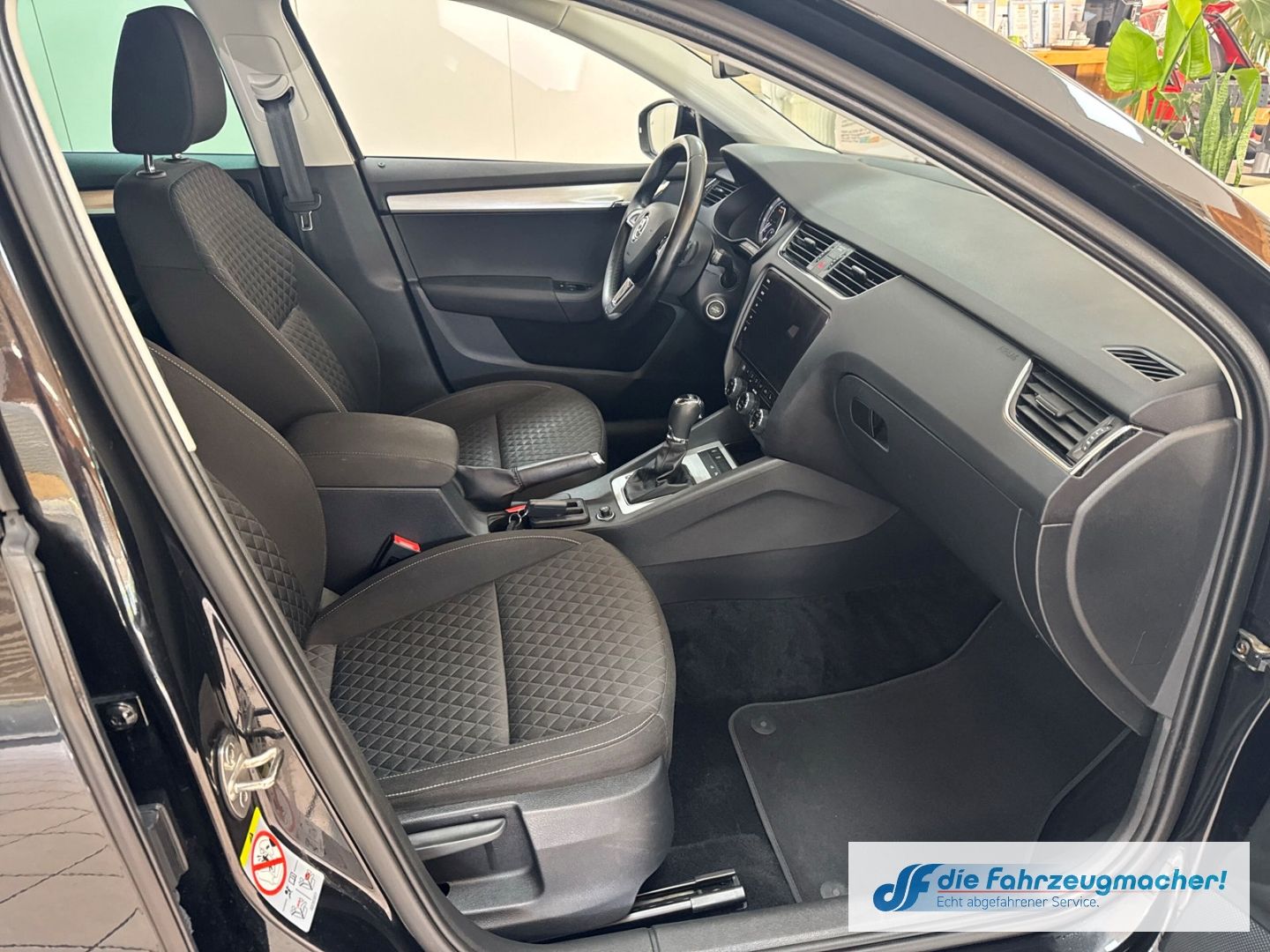 Fahrzeugabbildung SKODA Octavia Combi Drive 1,4 DSG 150PS AHK Navi LED B