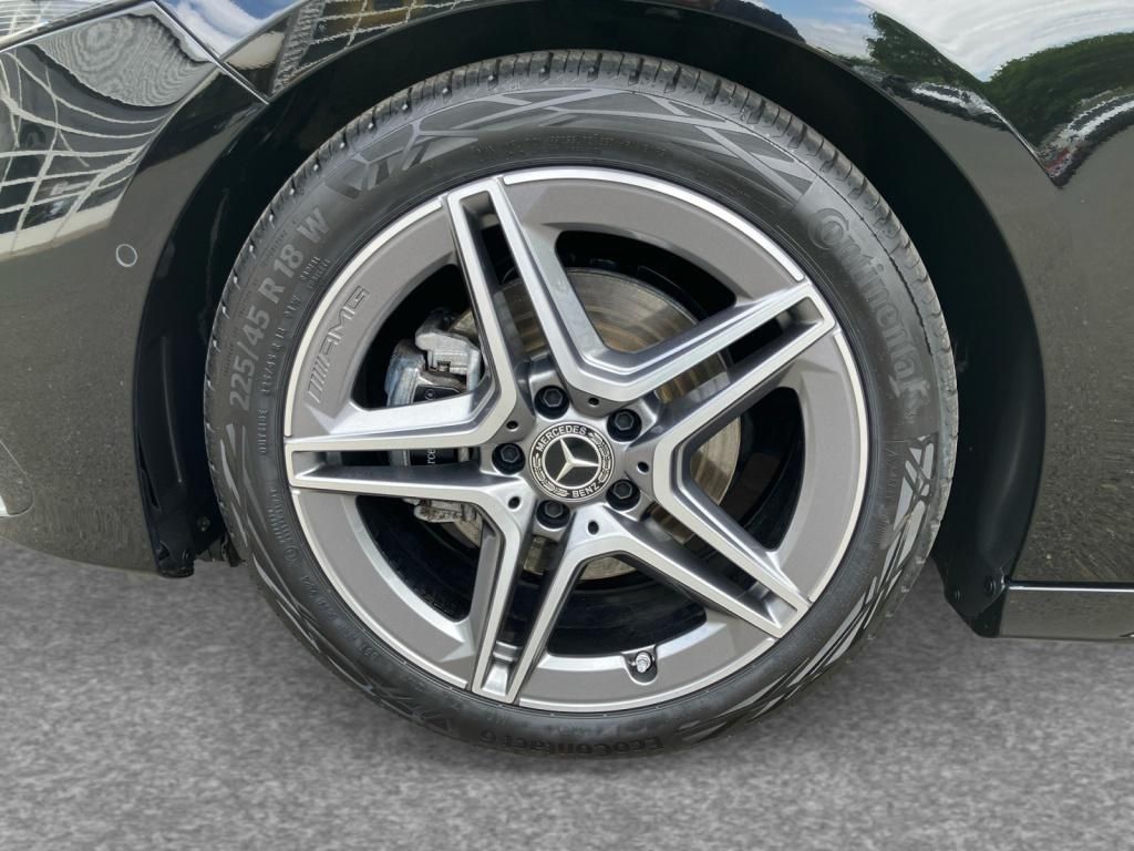 Fahrzeugabbildung Mercedes-Benz A 200 AMG*AHK*DISTR*KAMERA*KEYLESS*NAVI*LED