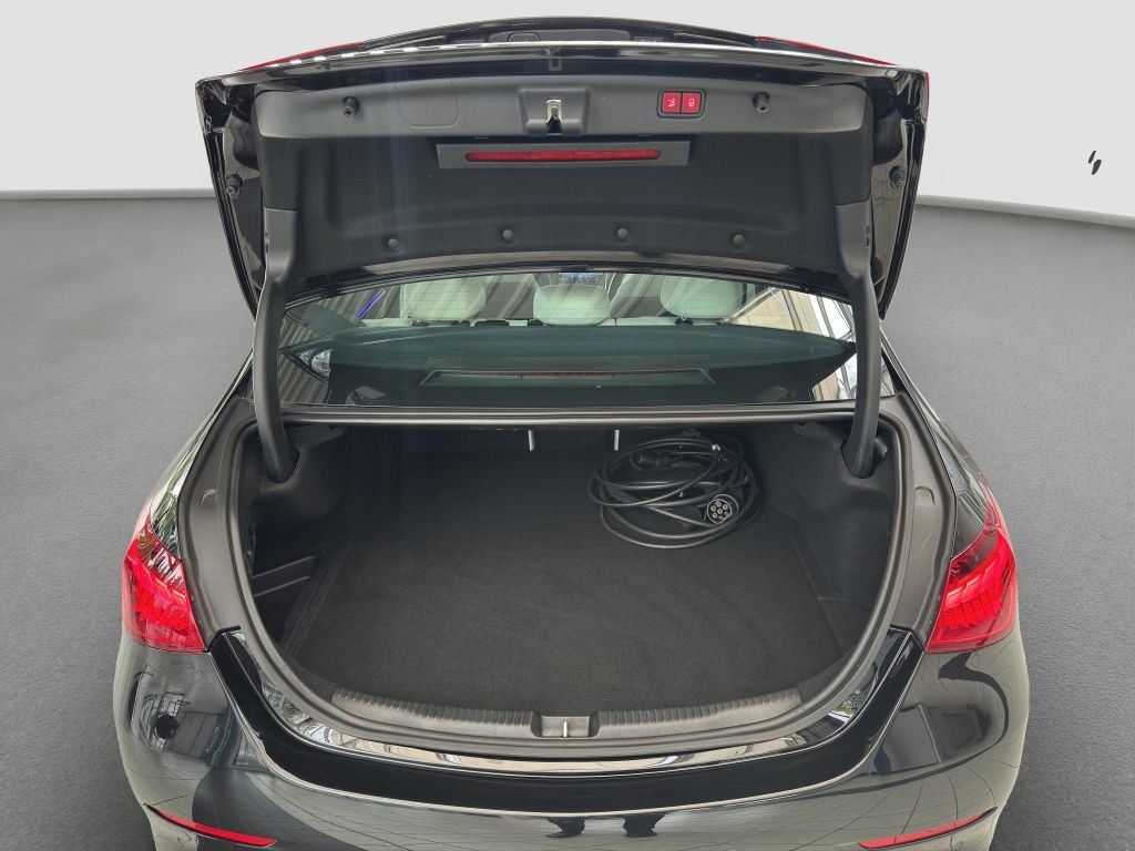 Fahrzeugabbildung Mercedes-Benz C 300 e *AMG*NIGHT*PANO*DISTRO*360°*HUD*MEMORY*