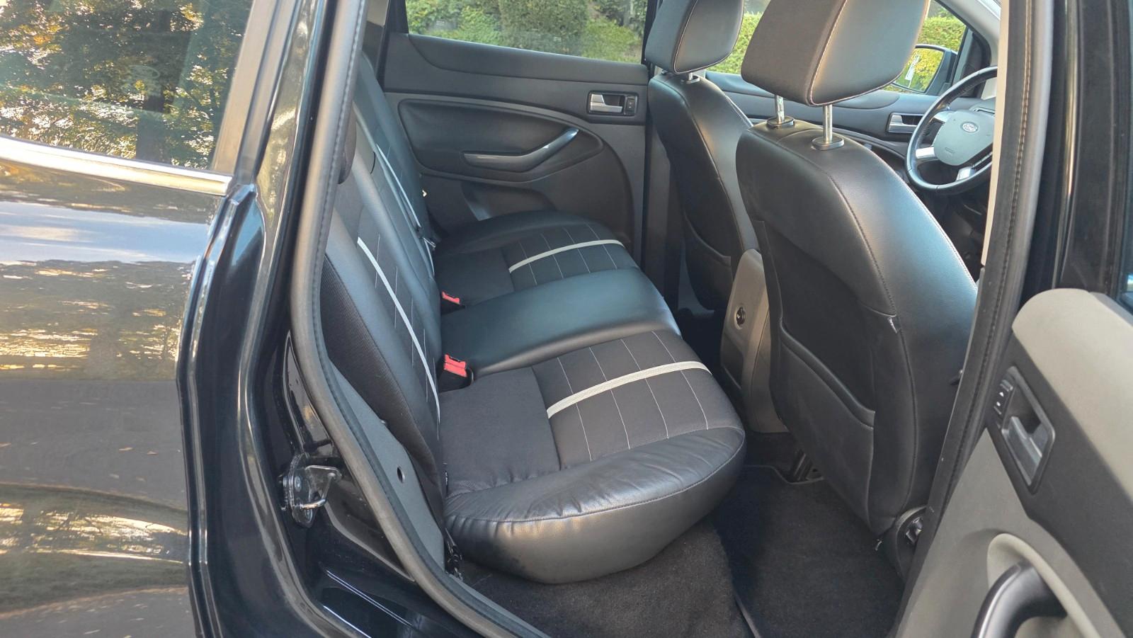Ford Kuga Titanium 2.5 Turbo 5 cyl. 200 ch BVA 4x4 / Carnet complet / GPS / Sièges chauffants / Attelage 2,1 t