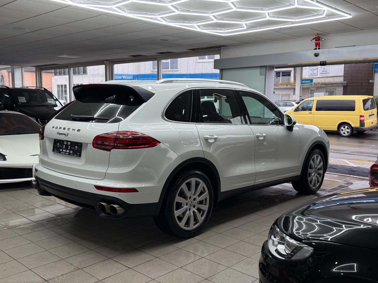 Porsche Cayenne S Kamera Leder Navi Burmester Luftfe AHK