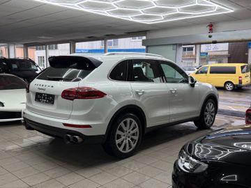Porsche Cayenne - 1