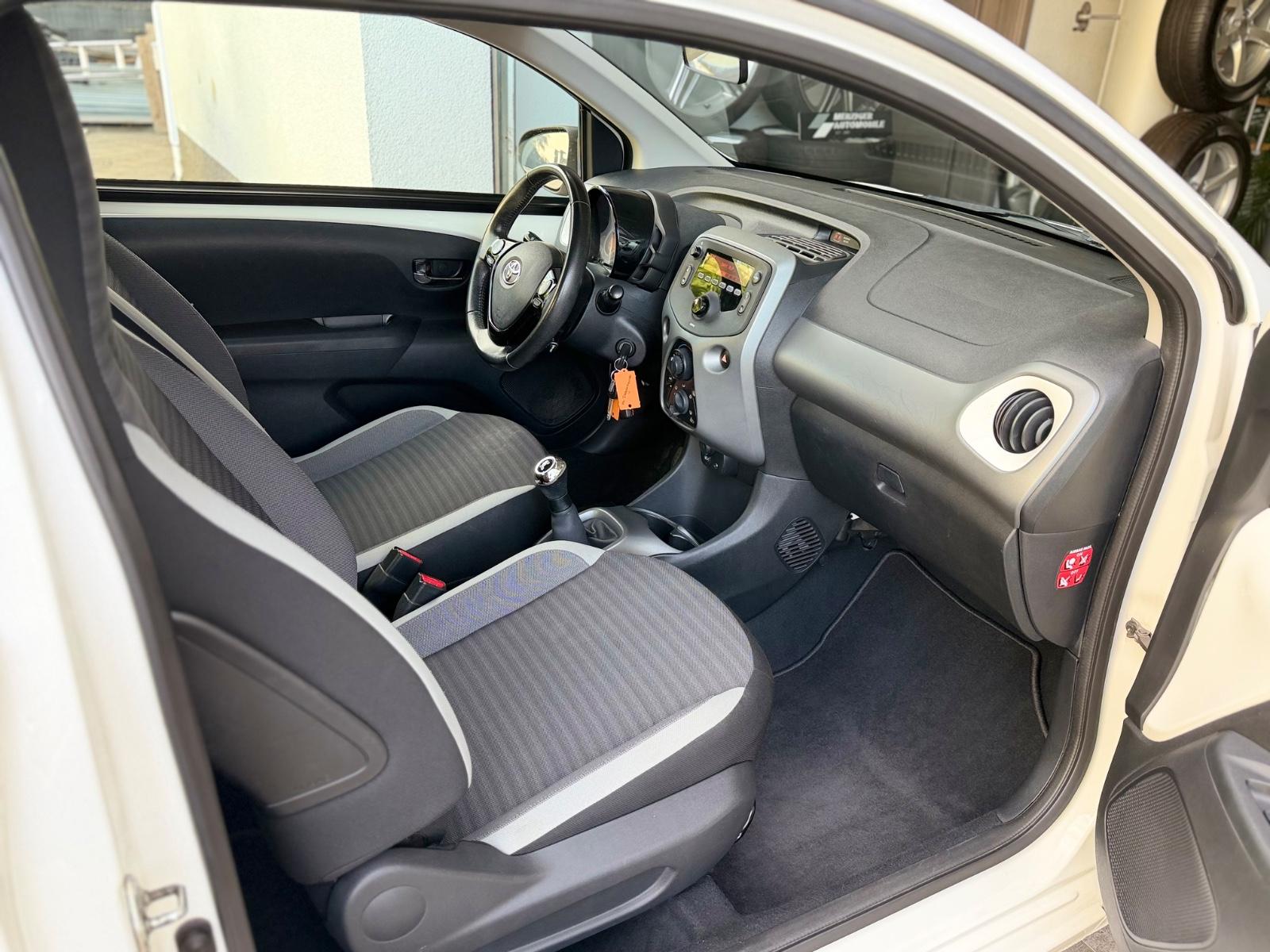 Toyota AYGO x-play *LED*BT*Klima*Tempomat*Lederlenkrad*