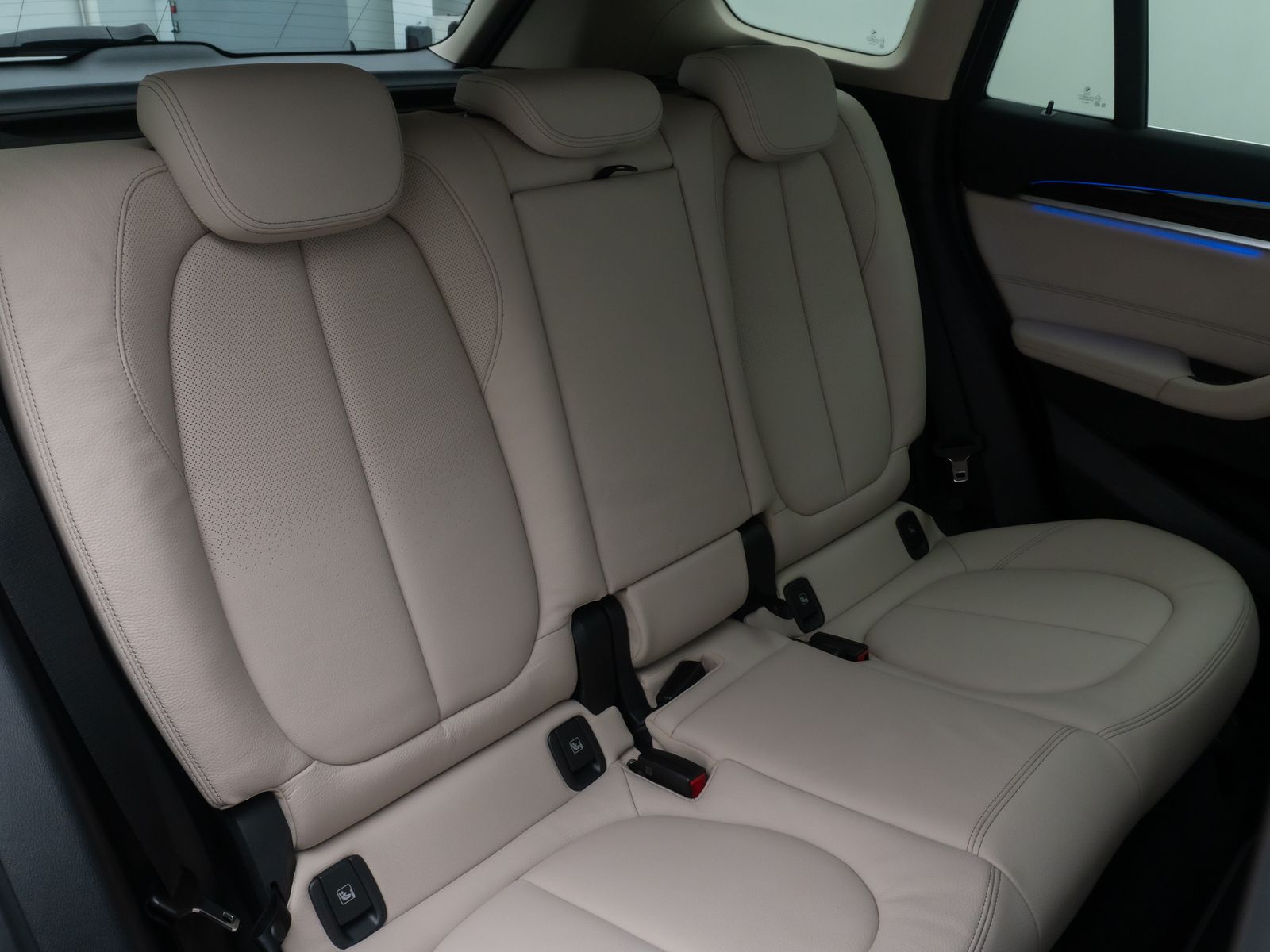 Fahrzeugabbildung BMW X1 sD20i xLine DAB LED M Sportlenkr Leder 18Zoll