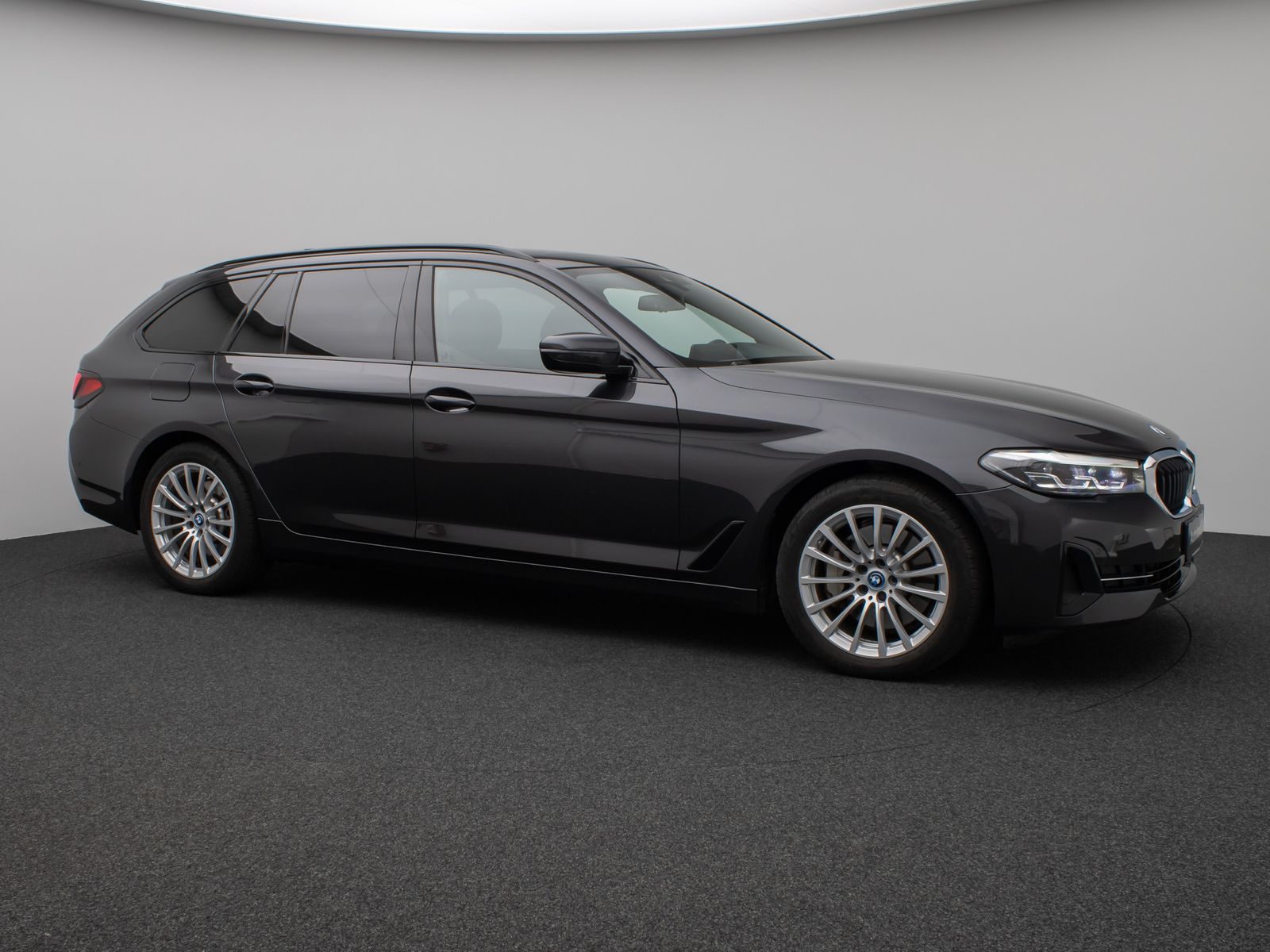 Fahrzeugabbildung BMW 530e Panorama Kamera DAB H/K WLAN Alarm Sport