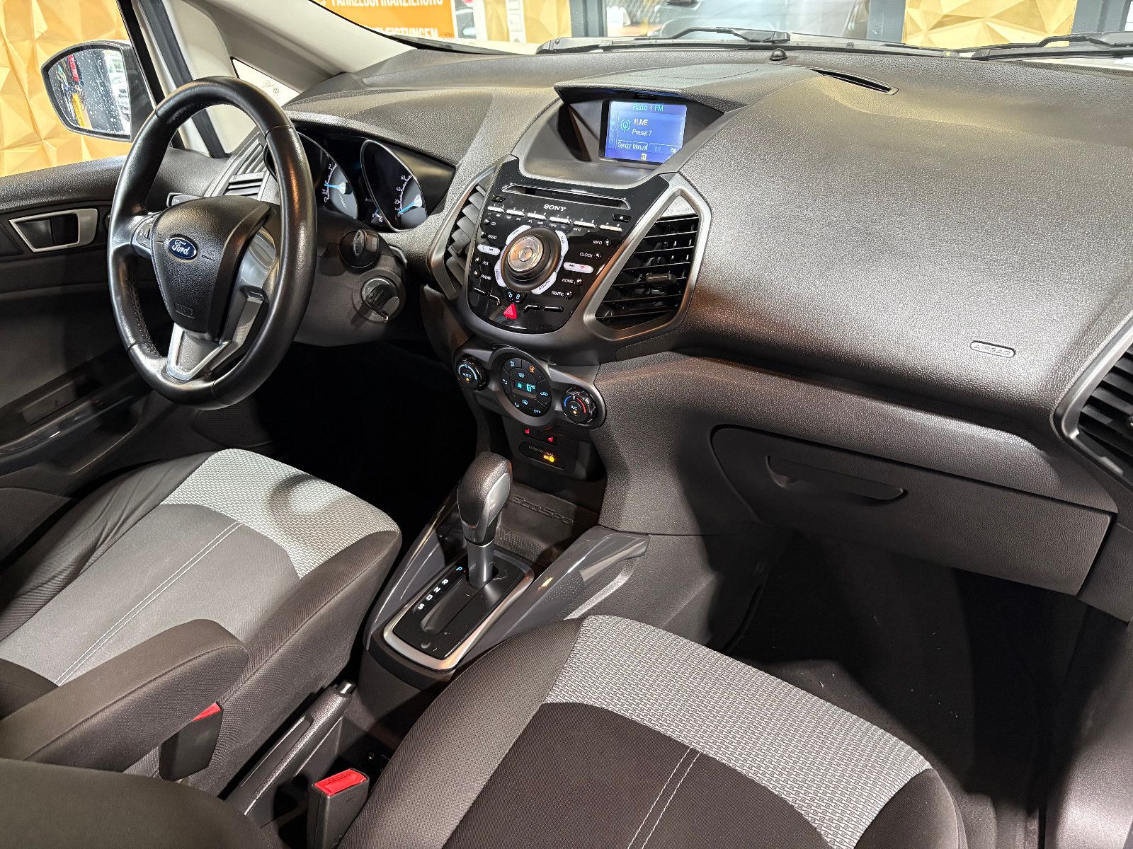 Fahrzeugabbildung Ford EcoSport Trend/8-FACH&SHZ/KLIMA/NAVI/PDC