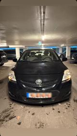 Toyota Yaris 1 Hana - Toyota Yaris Gebrauchtwagen in Leverkusen