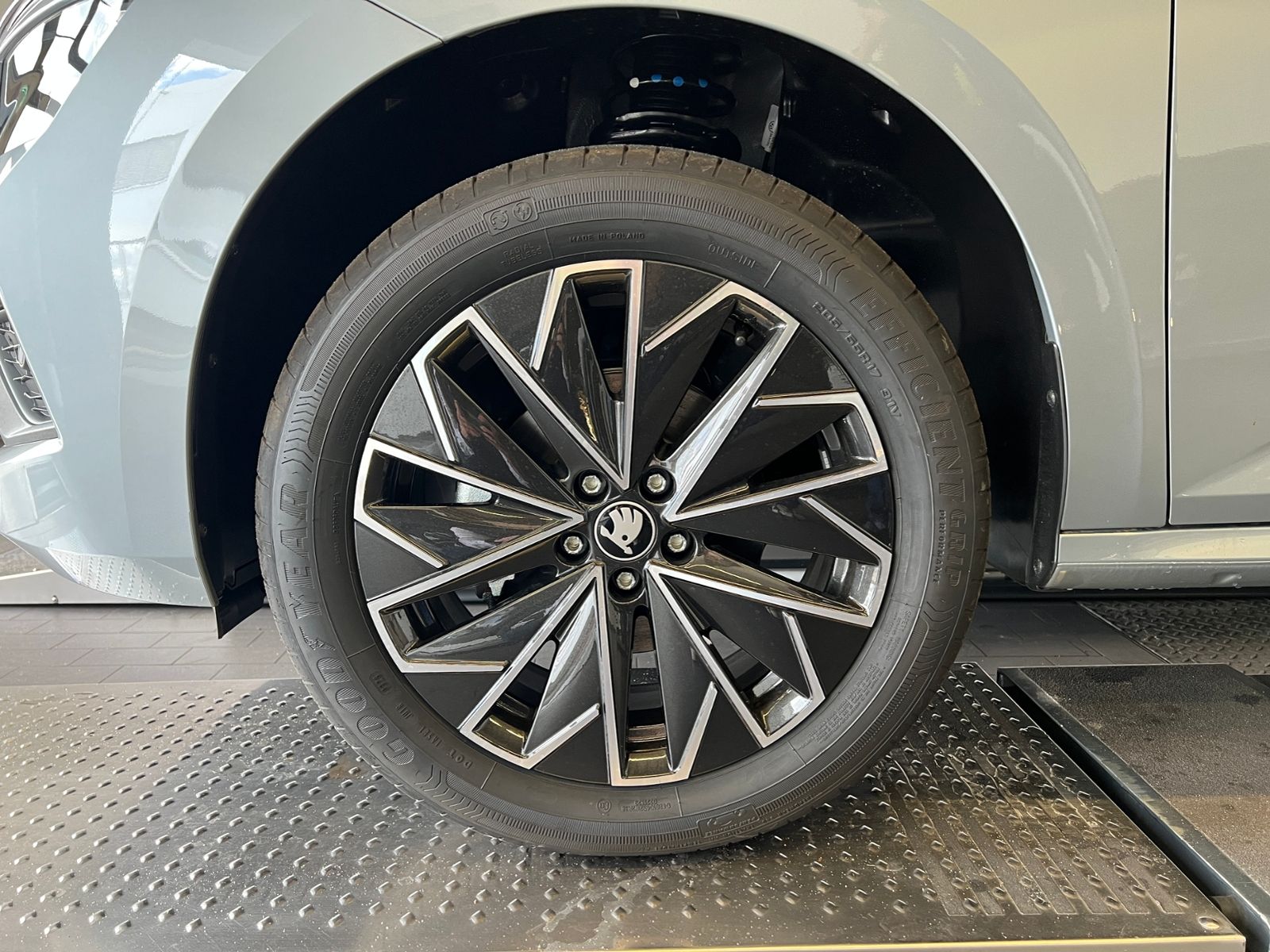 Fahrzeugabbildung SKODA Kamiq Balance 1.0 TSI DSG *Black Style,AHK,Matri