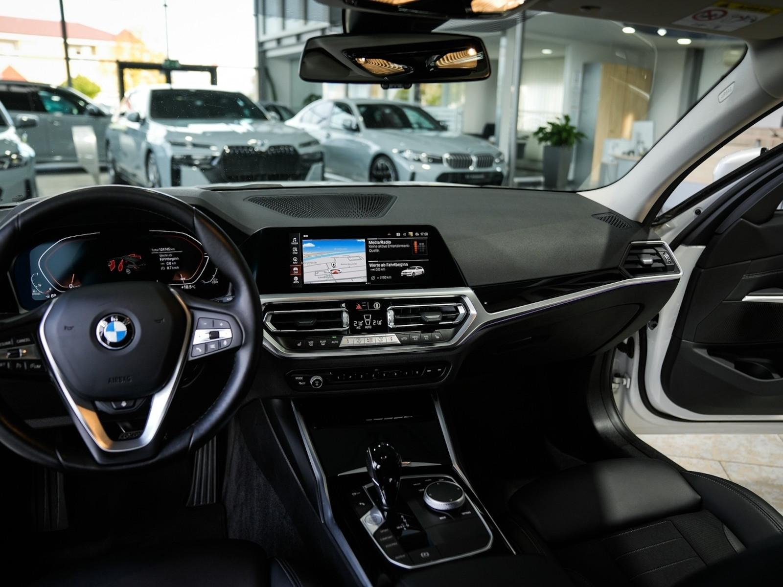 BMW 320d xDrive Touring Sport Line