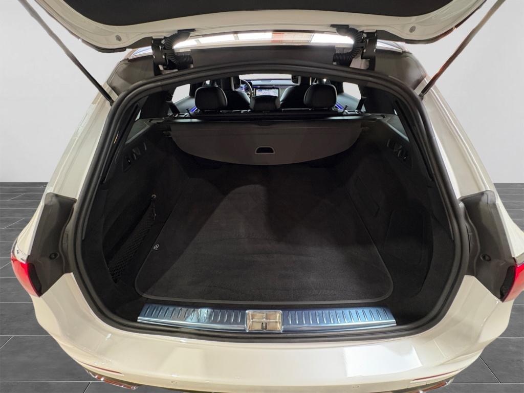 Mercedes-Benz E 220 d T 4M AMG|NIGHT|DISTR|360°|AHK|DIGI-Light