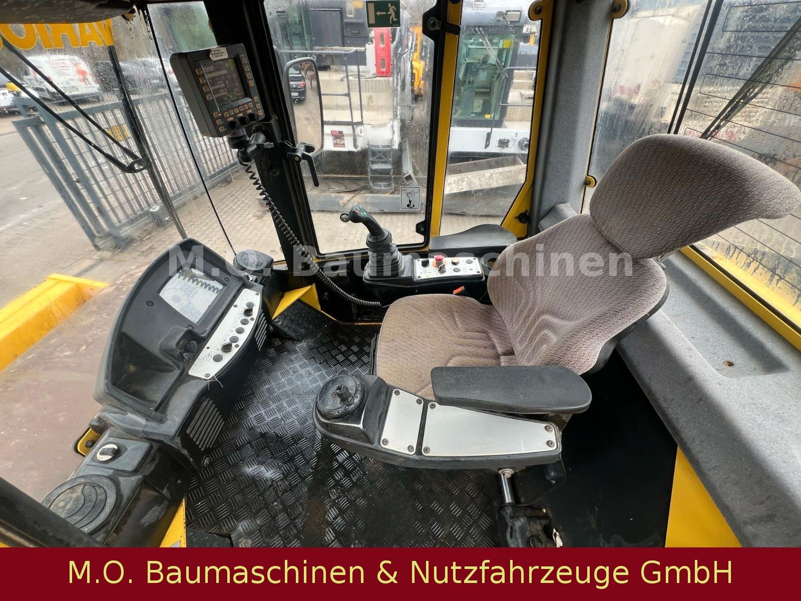 Fahrzeugabbildung BOMAG BW 213 D4-4BVC / 14,9 T / Walzenzug /