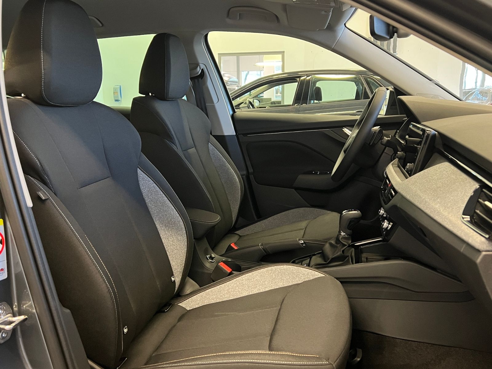 Fahrzeugabbildung SKODA Kamiq DRIVE 1.0 TSI DSG *AHK,Black-Paket*
