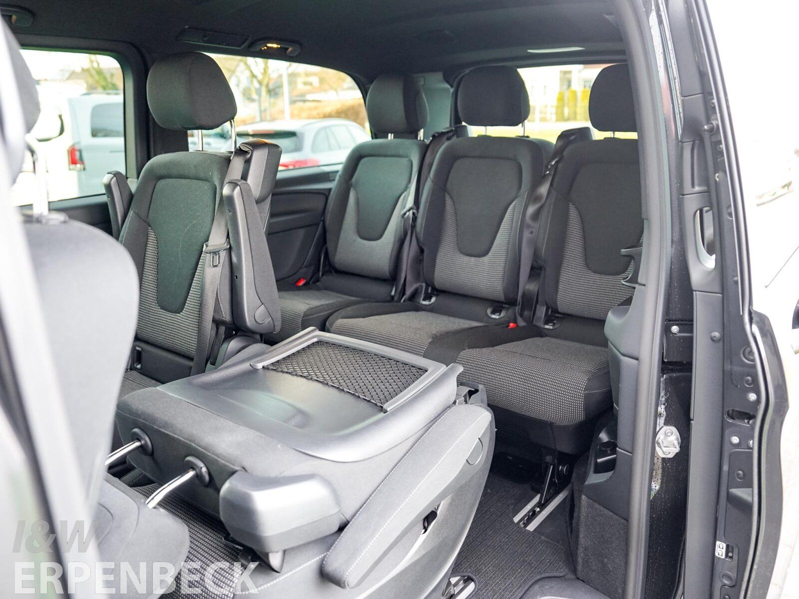 Fahrzeugabbildung Mercedes-Benz V 300 d 4MATIC Style lang AHK AMG Distronic AR