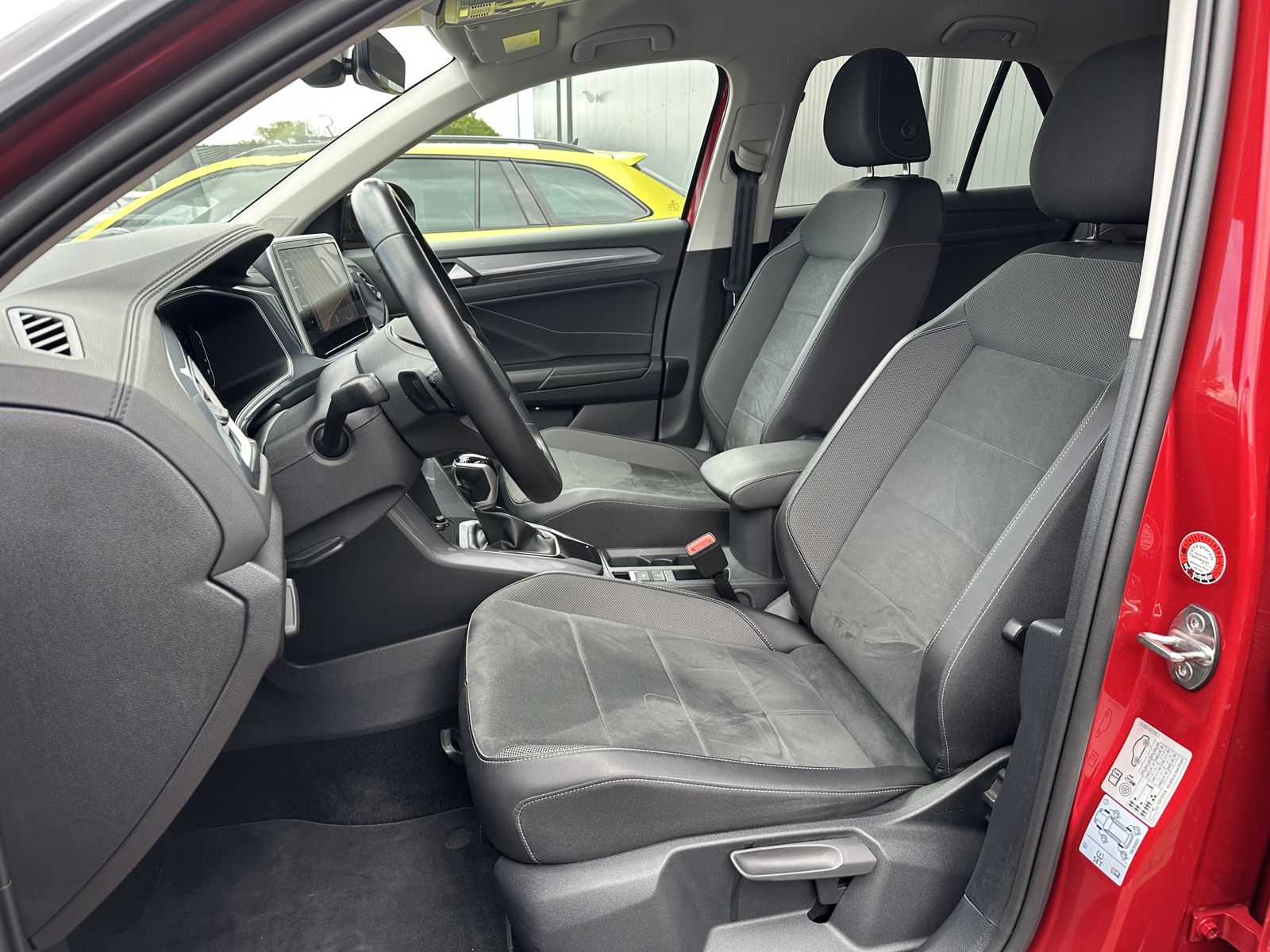 Fahrzeugabbildung Volkswagen T-Roc 1.5 TSI DSG Sport NAV+LED+ACC+STANDHEIZUNG