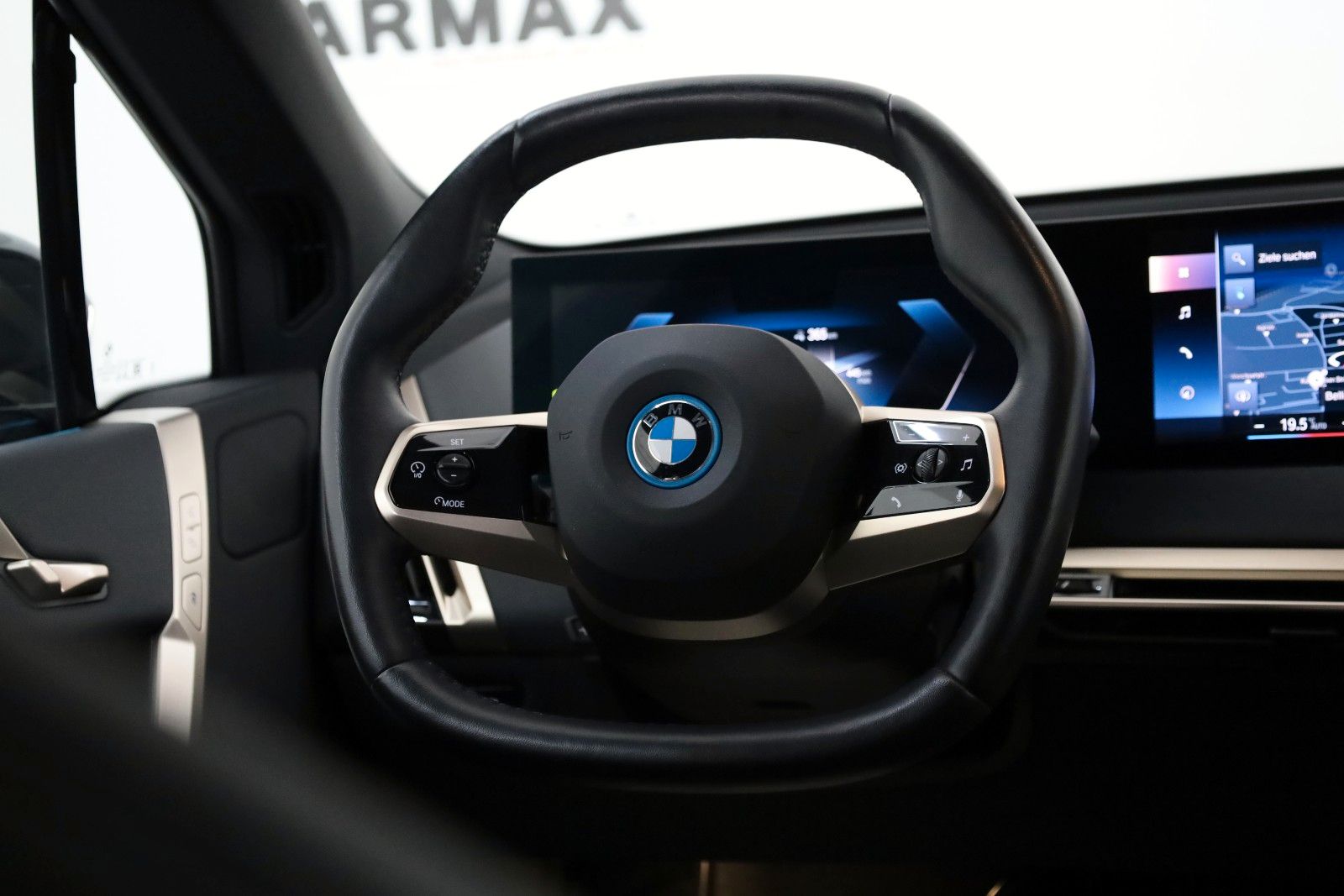 Fahrzeugabbildung BMW iX 50 xDrive Panorama Sky Lounge,HUD,Curved,AHK