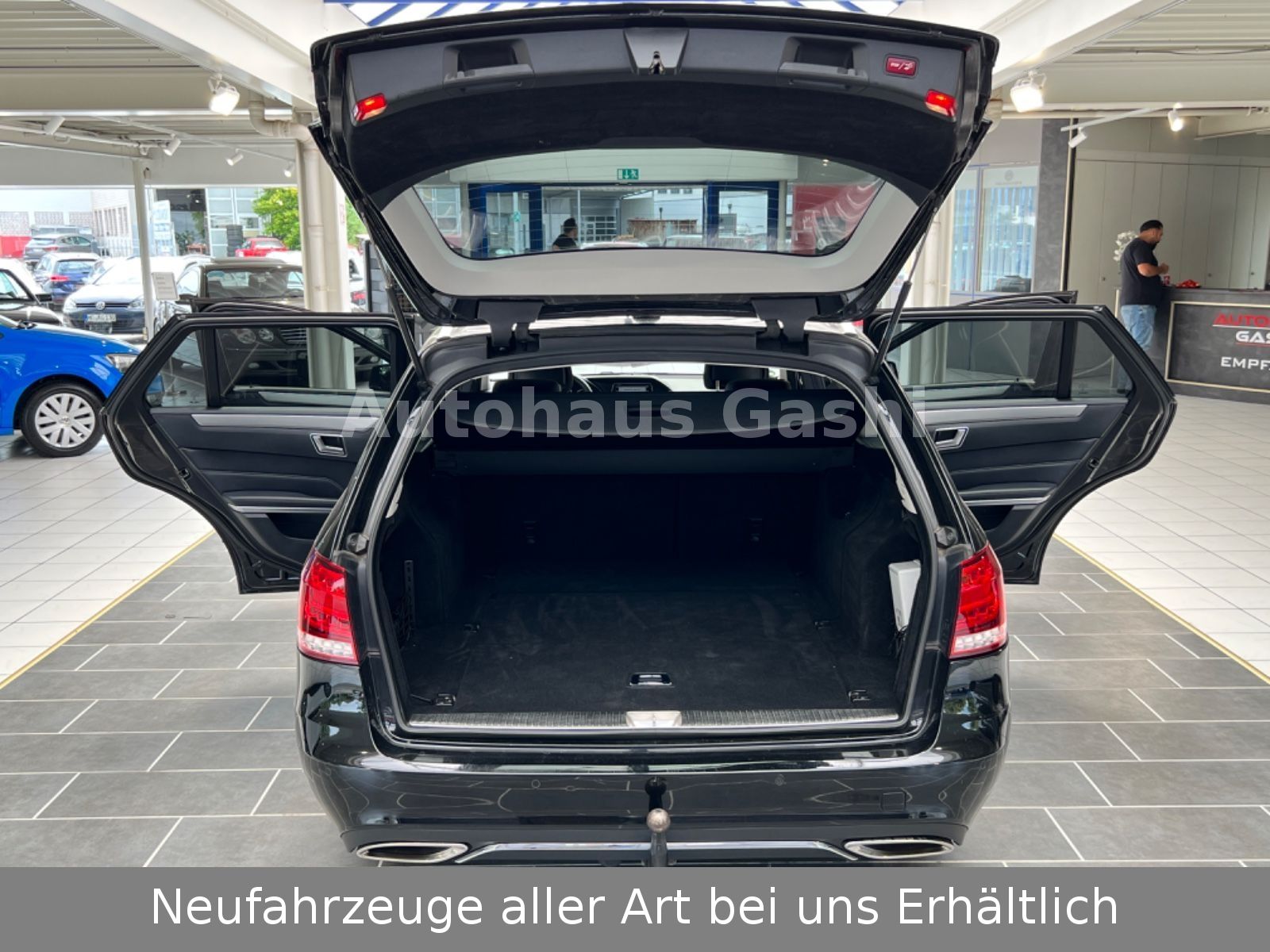 Fahrzeugabbildung Mercedes-Benz E 300 T BlueTEC Avantgarde*9-G*Euro6*LED*AHK*SHZ