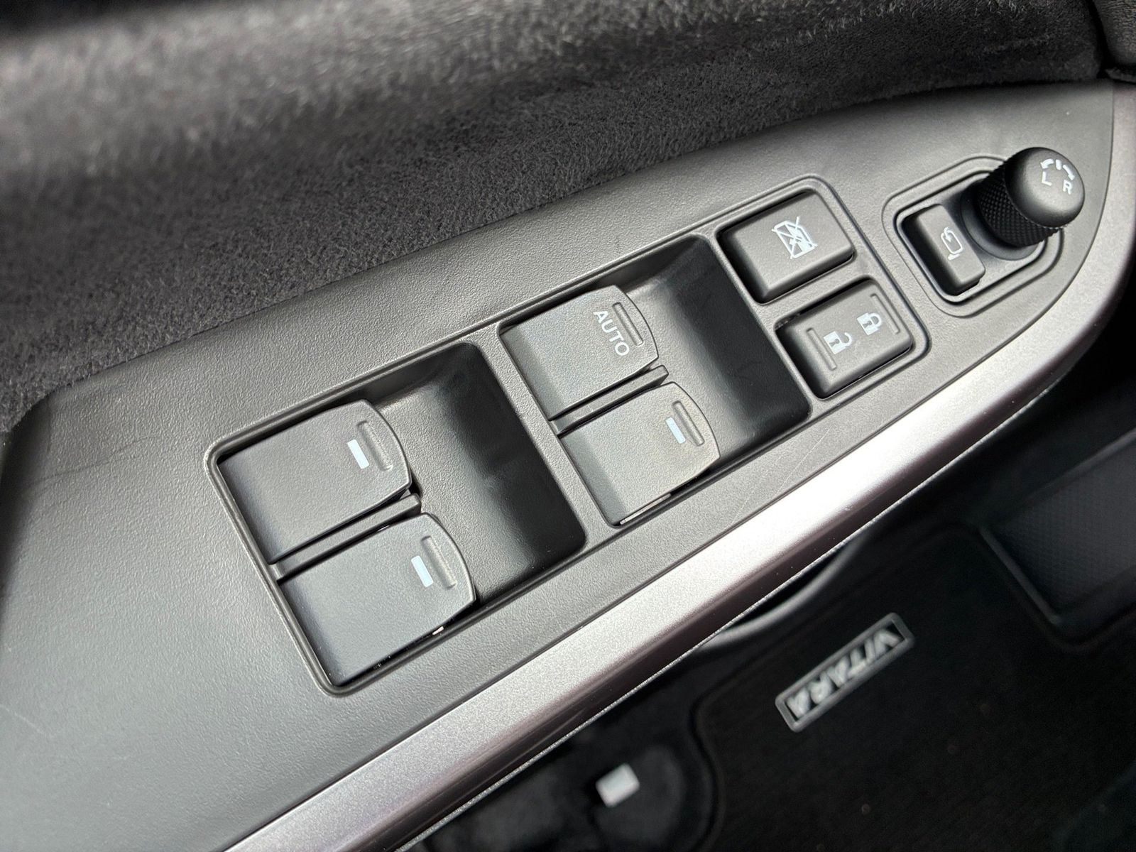Fahrzeugabbildung Suzuki Vitara 1.4 4x2 Comfort+ Kamera,LED,Navi,PDC,Pano