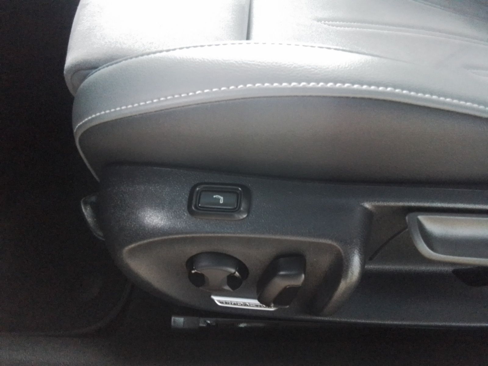Fahrzeugabbildung Volkswagen Passat eTSI DSG LED ACC NAVI TRAILERASSIST