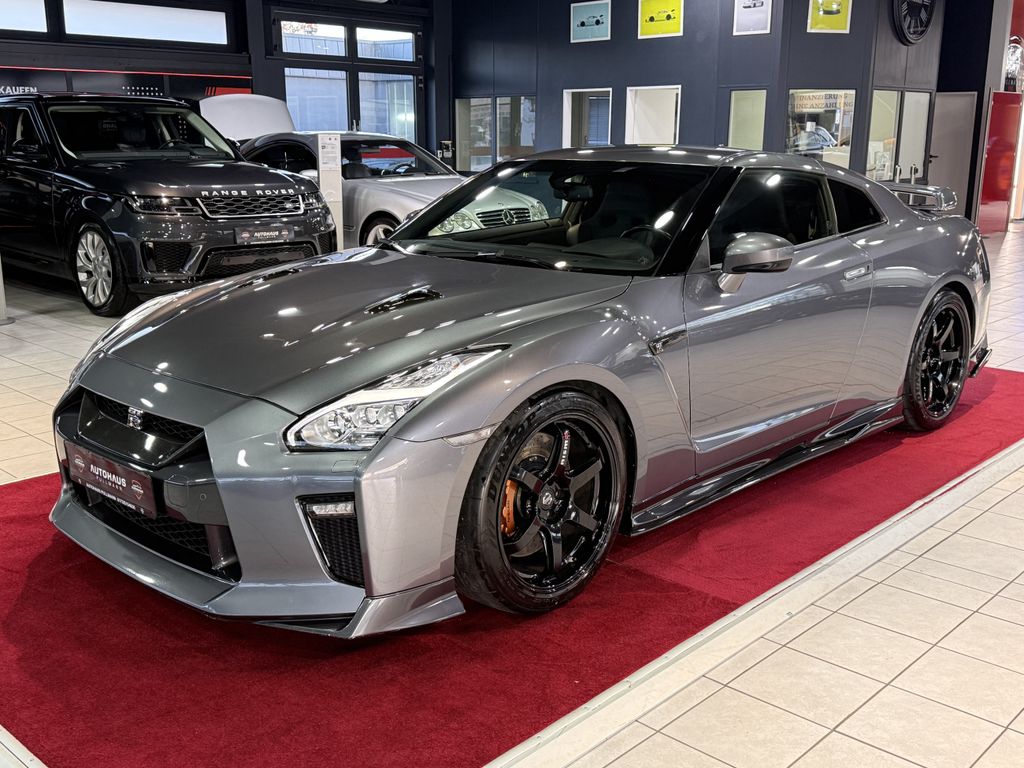 Image of Nissan GT-R