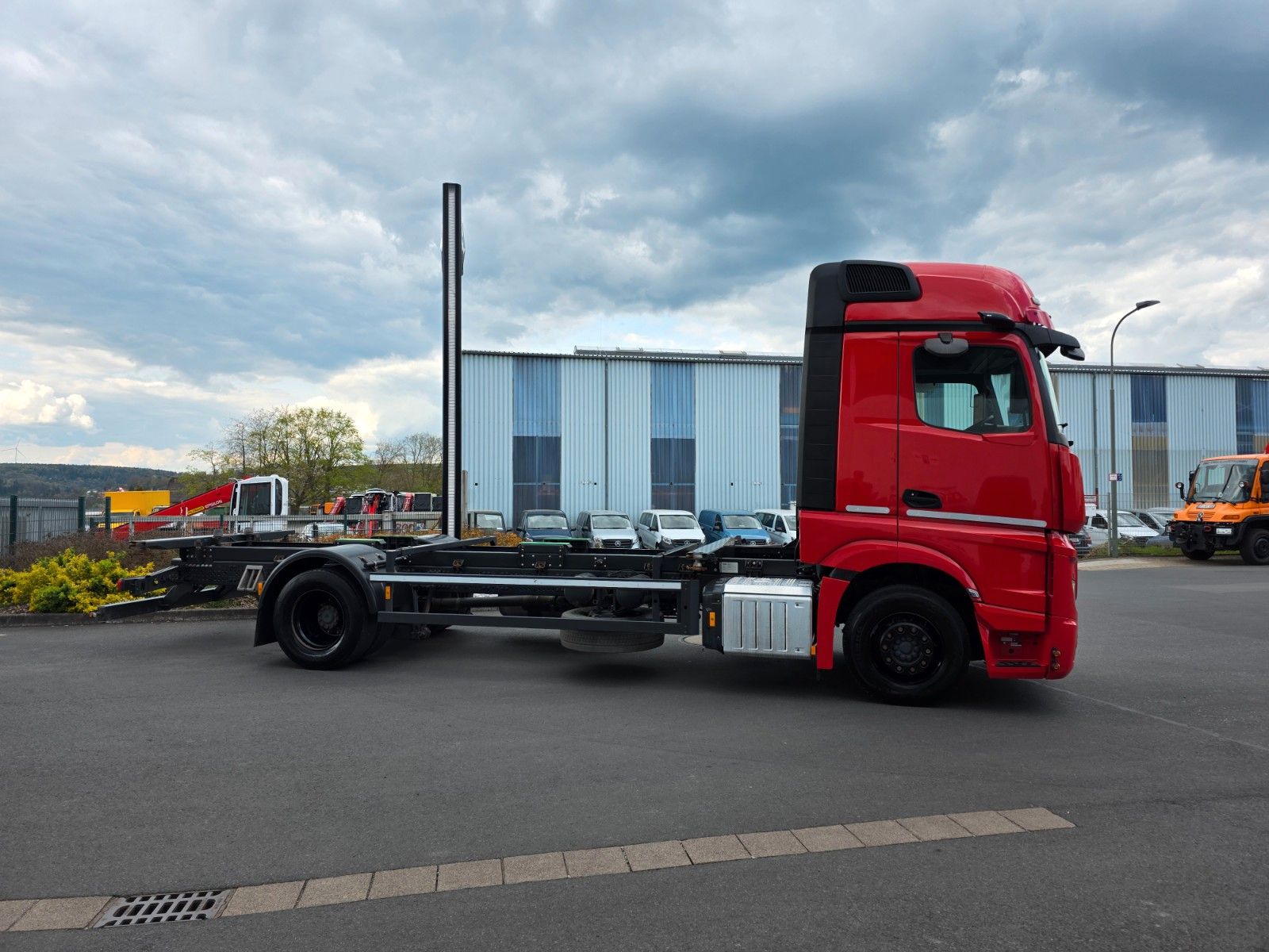 Fahrzeugabbildung Mercedes-Benz Actros 1843 LL BDF Fahrschule S&G 6 Sitze AHK