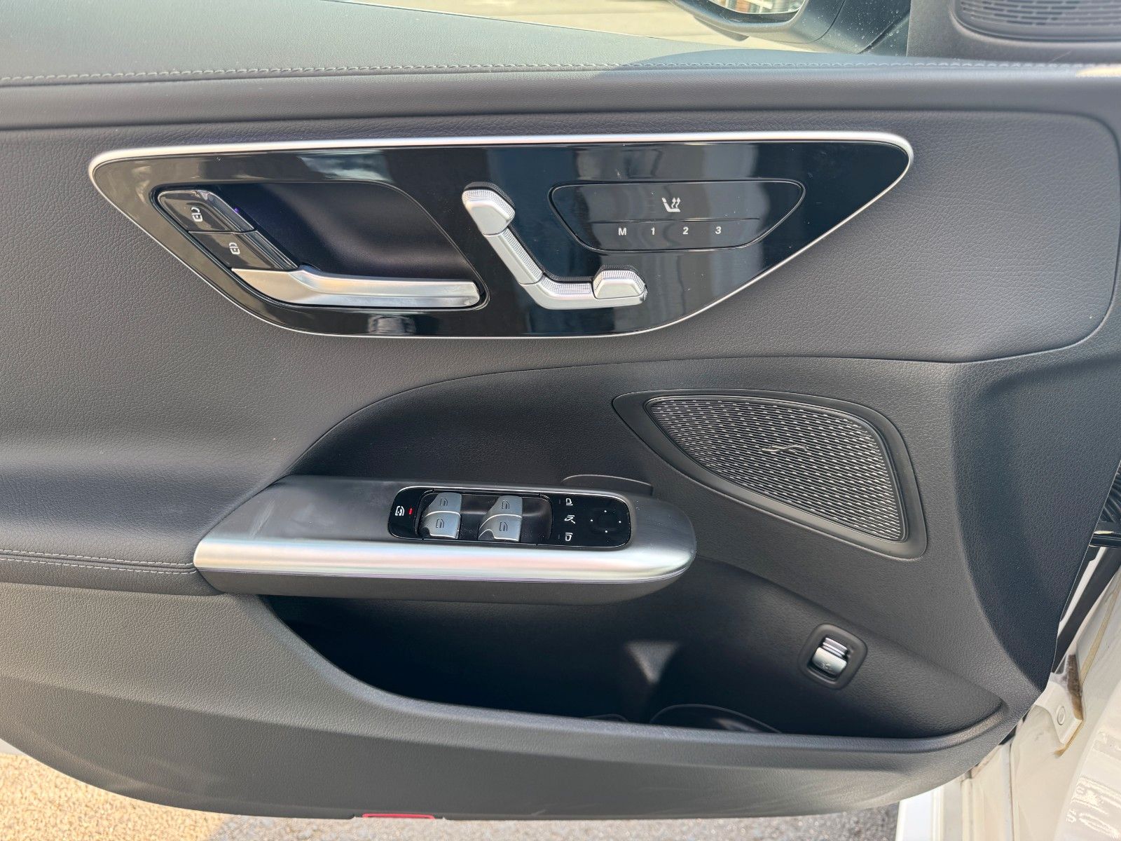 Fahrzeugabbildung Mercedes-Benz C 300 d T AMG NIGHT+AHK+MEMORY+TOTW+AMBIENTE