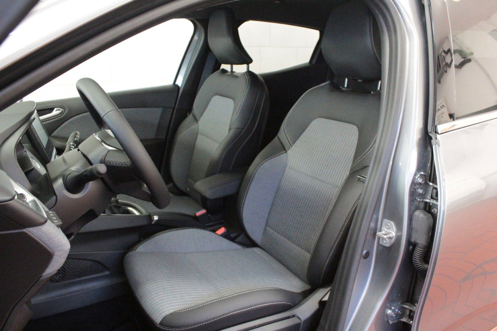 Fahrzeugabbildung Renault Clio TCe 90 Techno *Look-Paket*Winter-Paket*