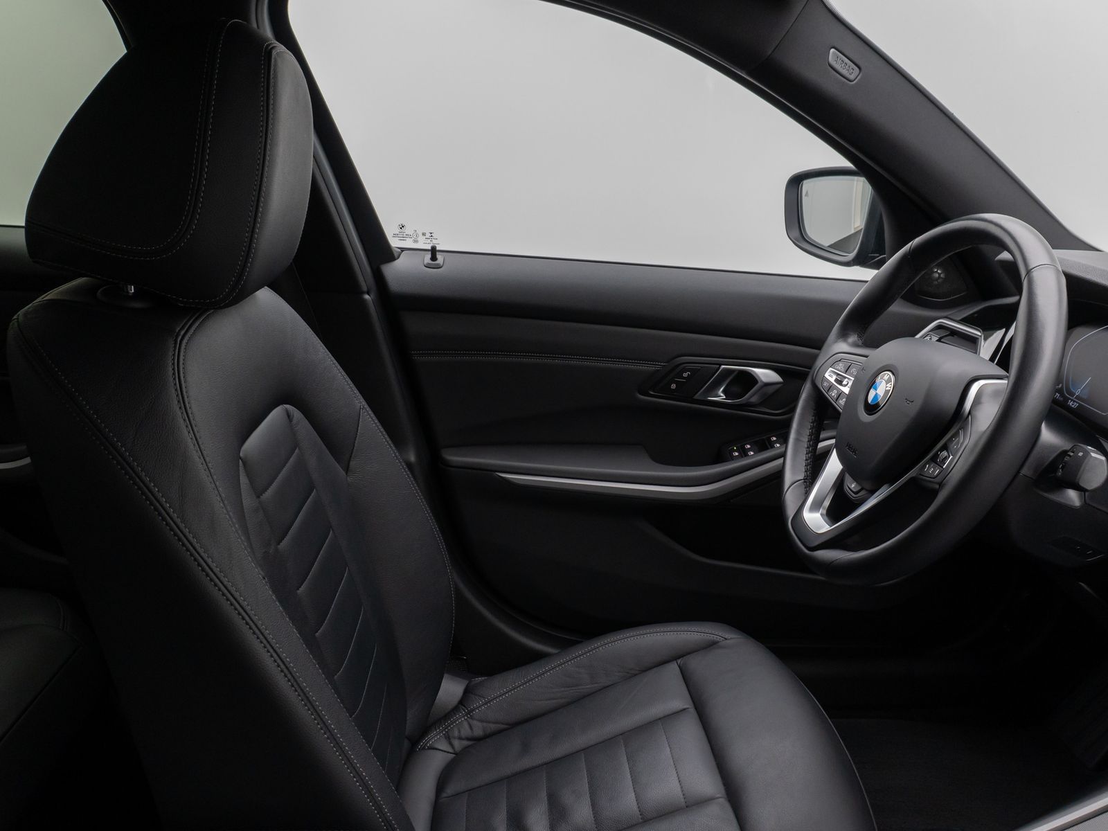 Fahrzeugabbildung BMW 330e Laser 360°HUD DAB H/K Lenkrhzg ACC Komfort