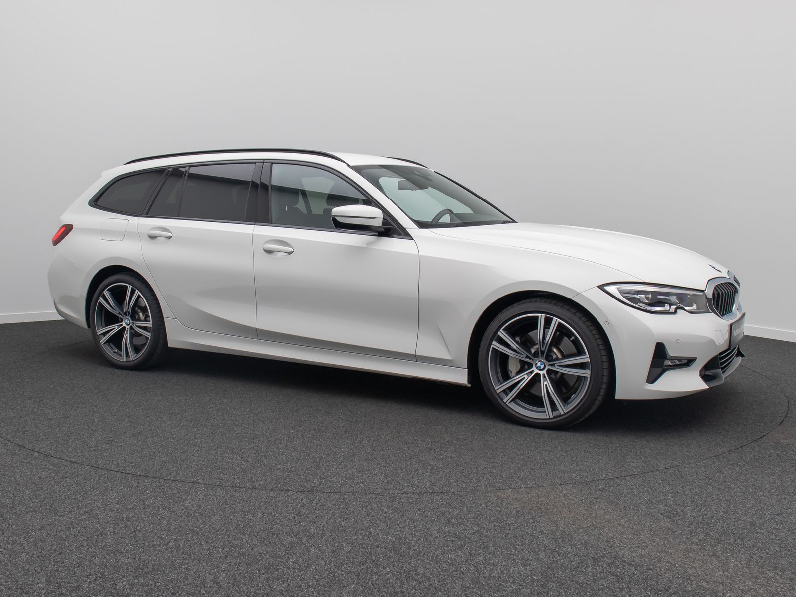 Fahrzeugabbildung BMW 330i Sport Line DAB Alarm MSport Lenkrhzg 19Zoll