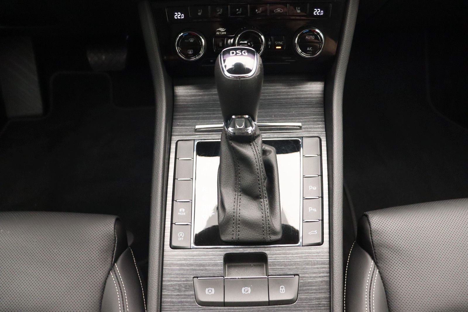 Fahrzeugabbildung SKODA Superb Combi 2.0 TDI Premium Edition Standheiz.