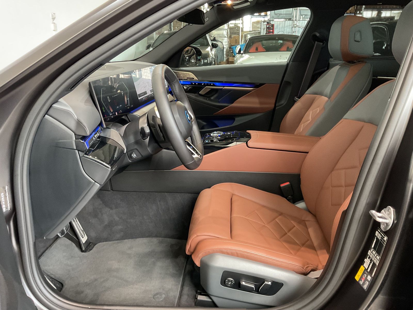 Fahrzeugabbildung BMW i5 xDrive40 | Panorama-Glasdach | Sitzbelüftung