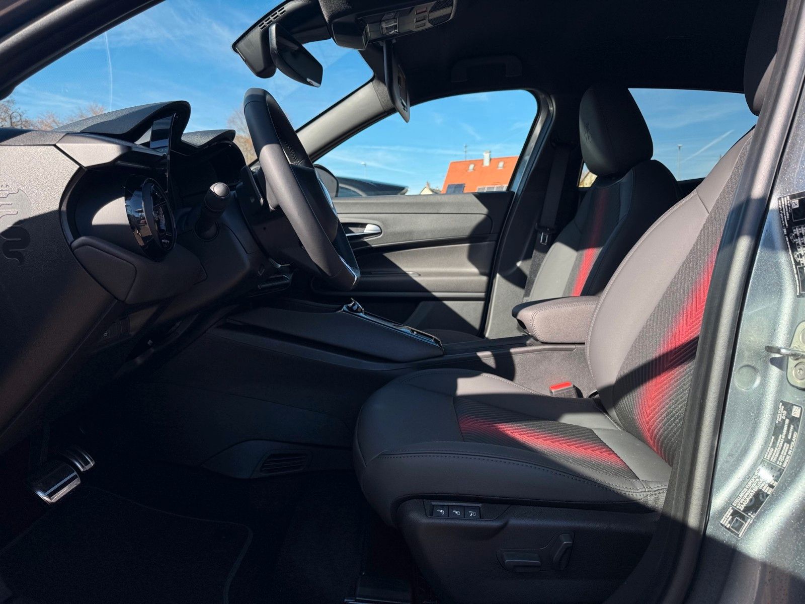 Fahrzeugabbildung Alfa Romeo Junior Ibrida Speciale 145PS Navi Kamera Massage