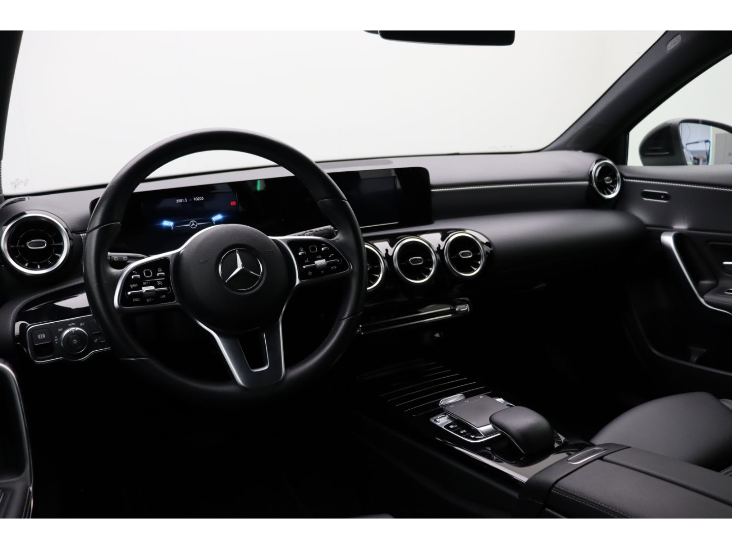 Fahrzeugabbildung Mercedes-Benz A 200 LED SHZ Kamera Navigation Digitales Cockpi