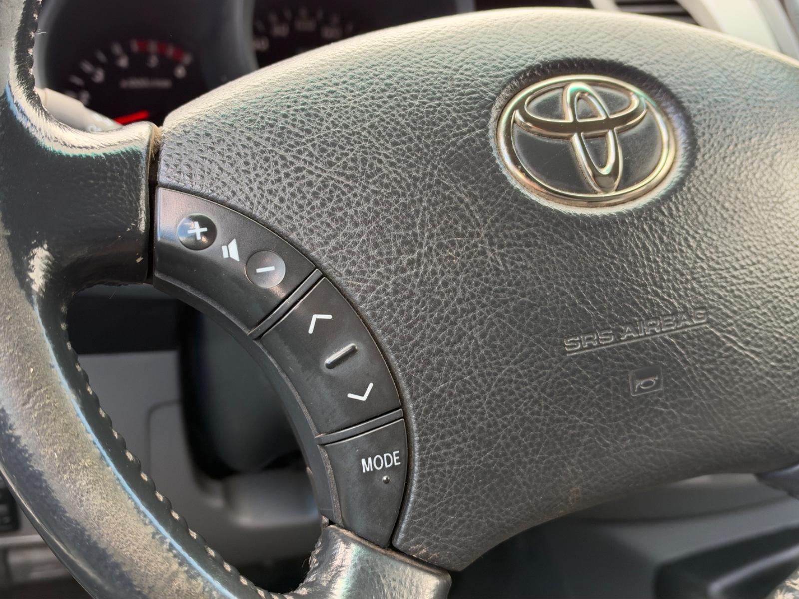 TOYOTA HILUX DOUBLE CAB LIFE 171 ch 4X4 BVM - TREUIL - ATTELAGE - 145000 km