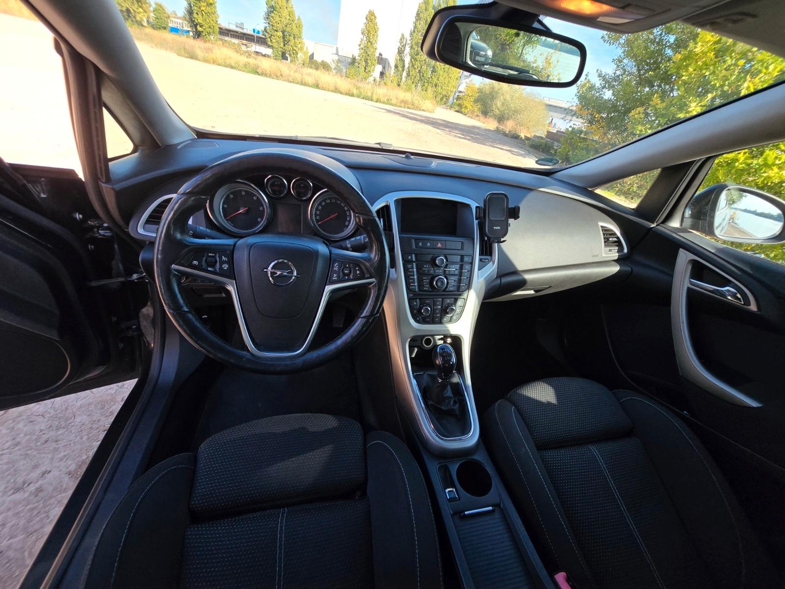 Opel Astra 2013 — photo 7