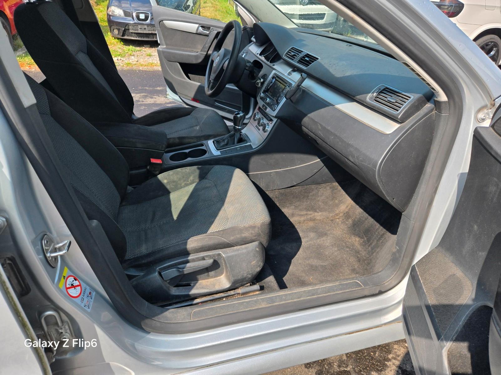 Volkswagen Passat 2013 — photo 12