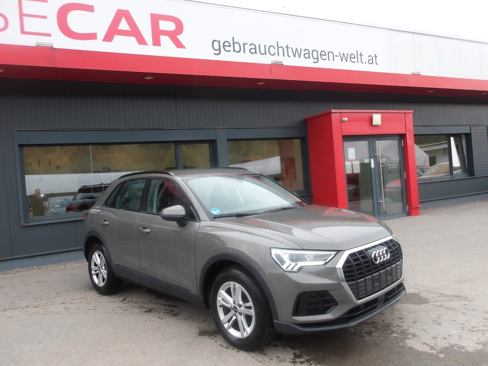 Audi Q3 35 TDI "LED" EXP € 17990.-- imagem 3