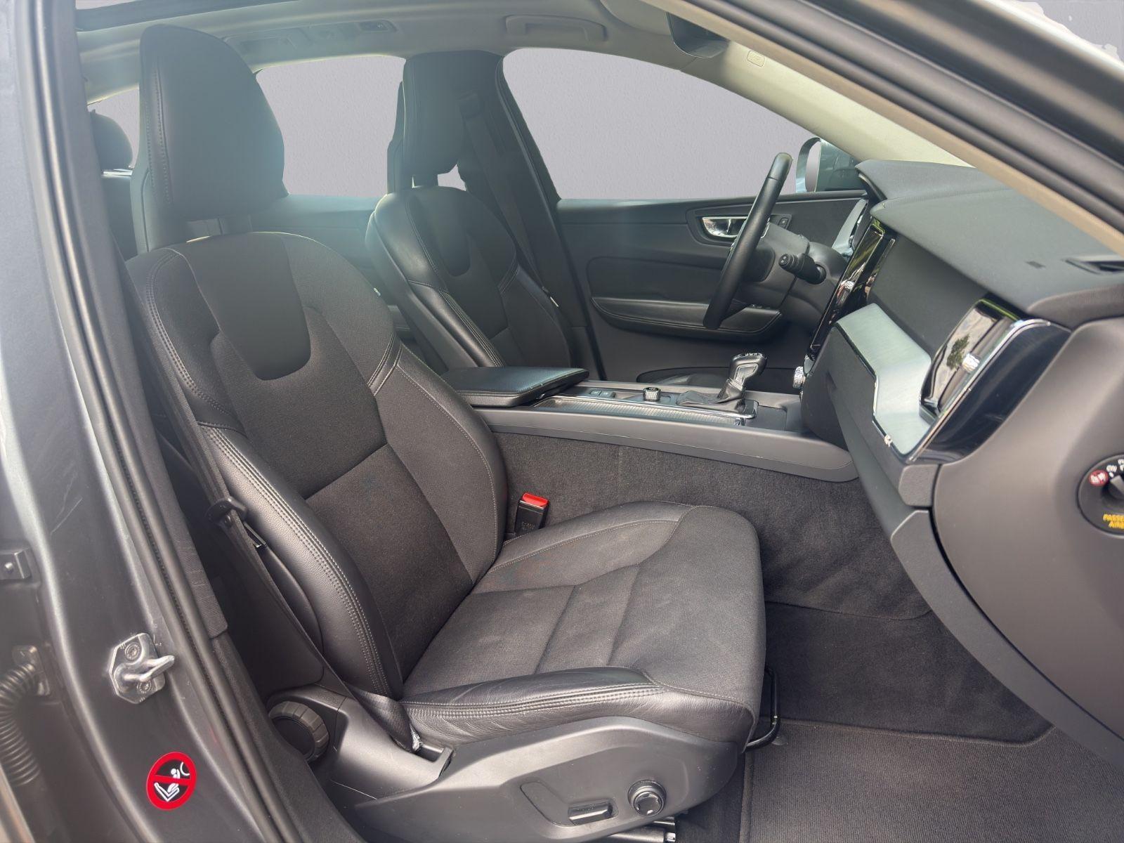 Volvo XC 60 Momentum AWD|1.HAND|SCHECKHEFT|PANO