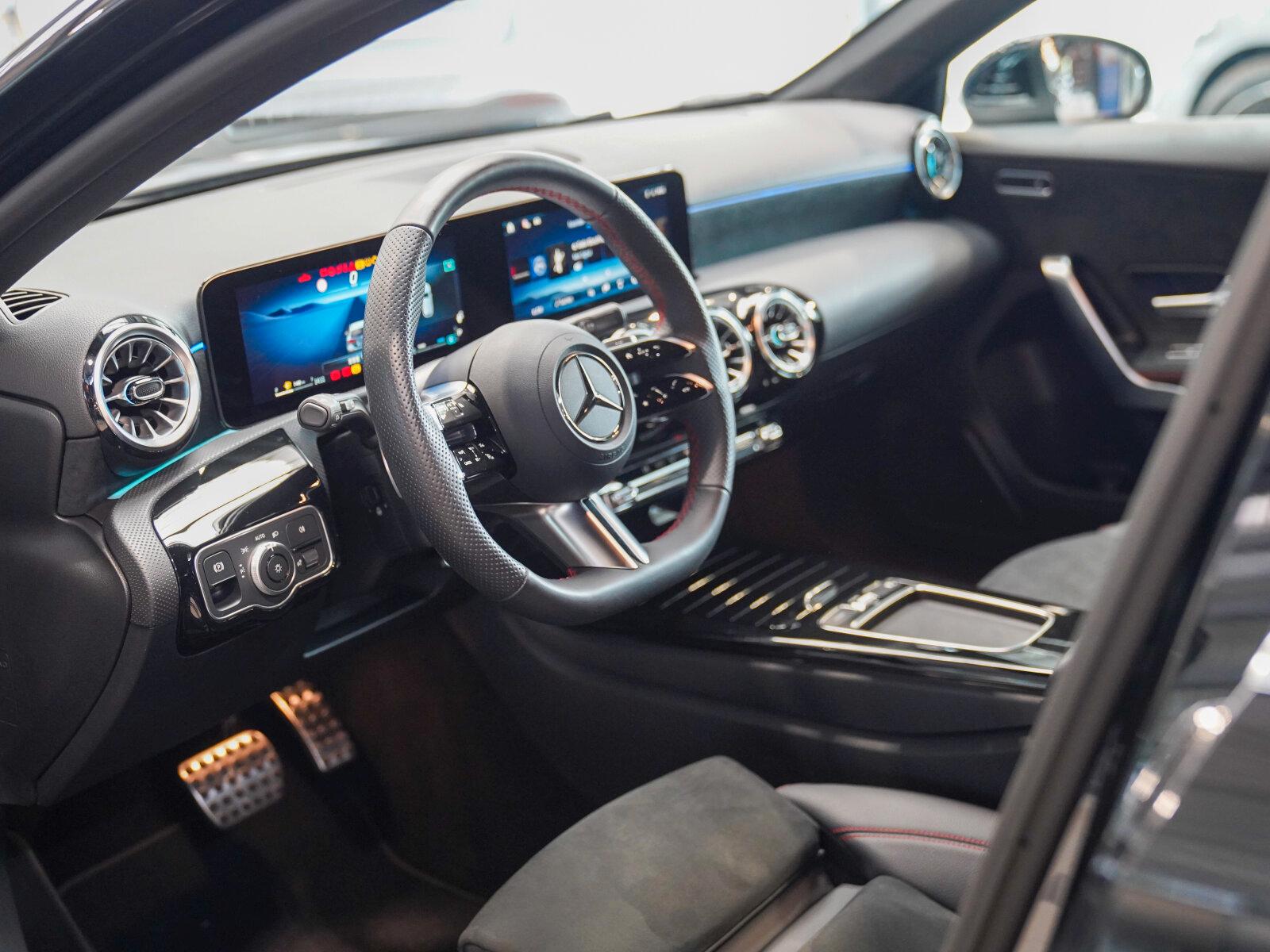 Mercedes-Benz A-Class AMG Line CarPlay Rückfahrkamera, миниатюра 13