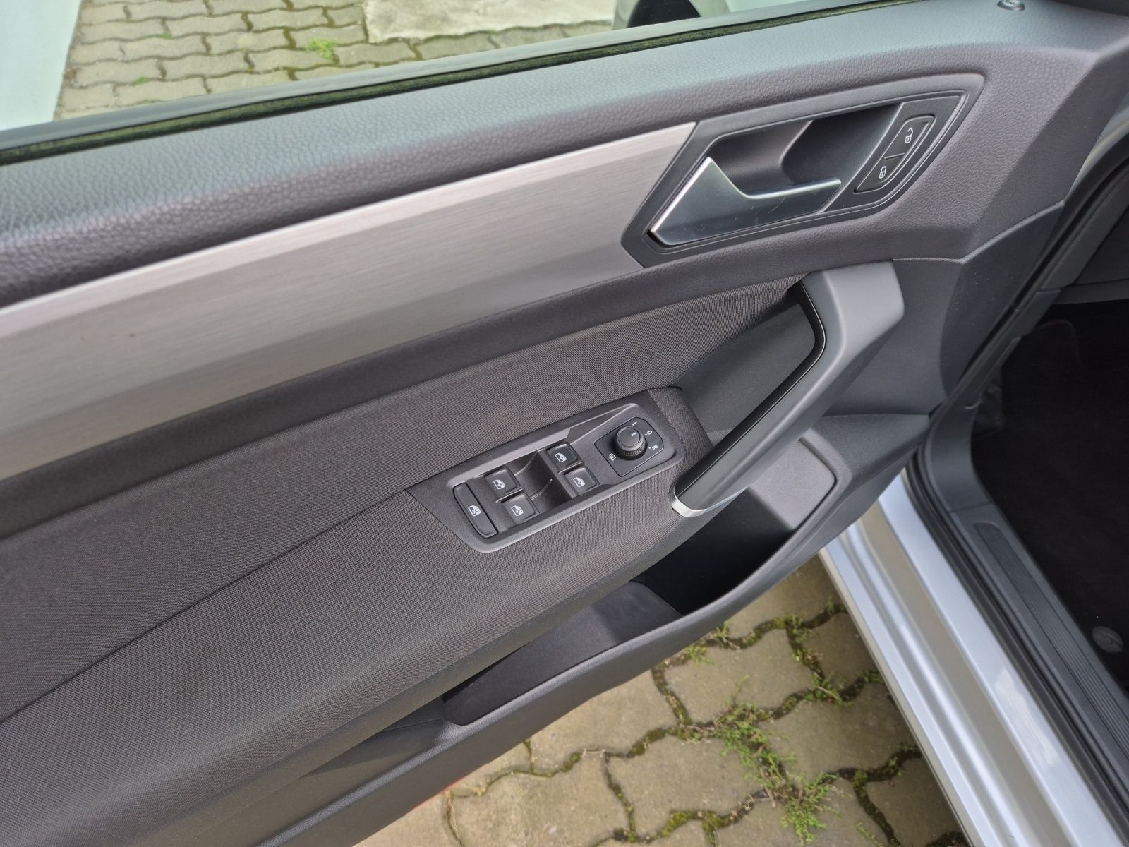 Fahrzeugabbildung Volkswagen Touran TDI Comfortline DSG AHK Navi PDC SH LM
